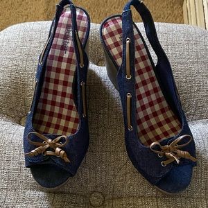 Wedge heel denim color with ribbon detail